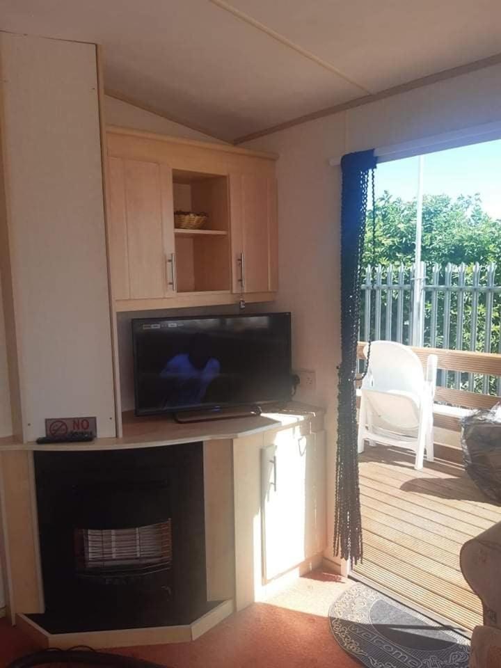 Отель Kerrys Place, 75 Sealands Caravan Site, Ingoldmells 6 Berth Экстерьер фото