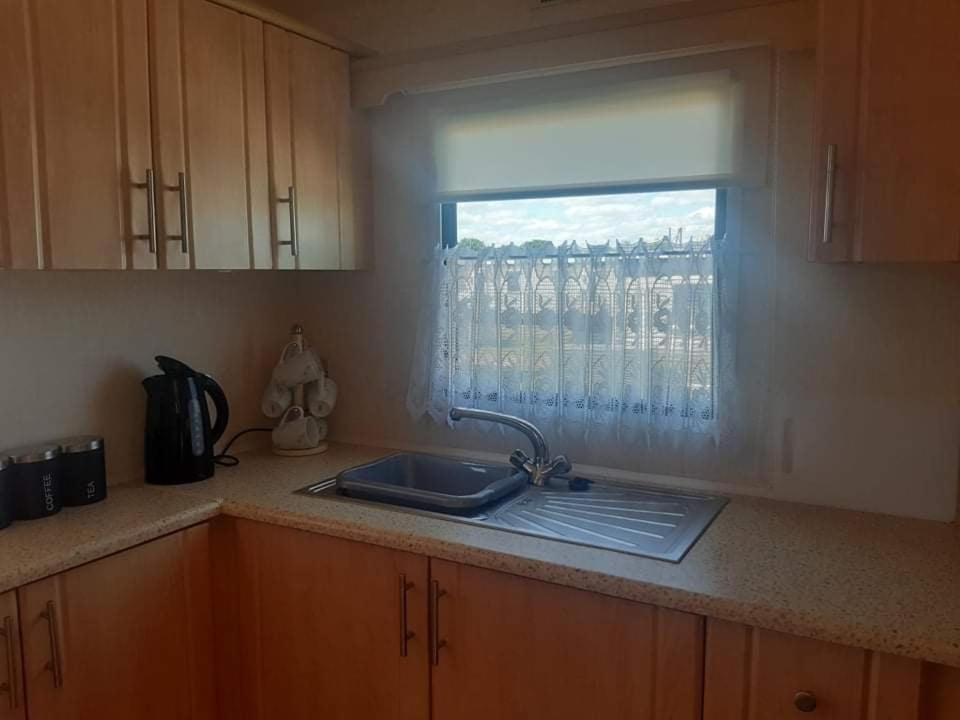 Отель Kerrys Place, 75 Sealands Caravan Site, Ingoldmells 6 Berth Экстерьер фото